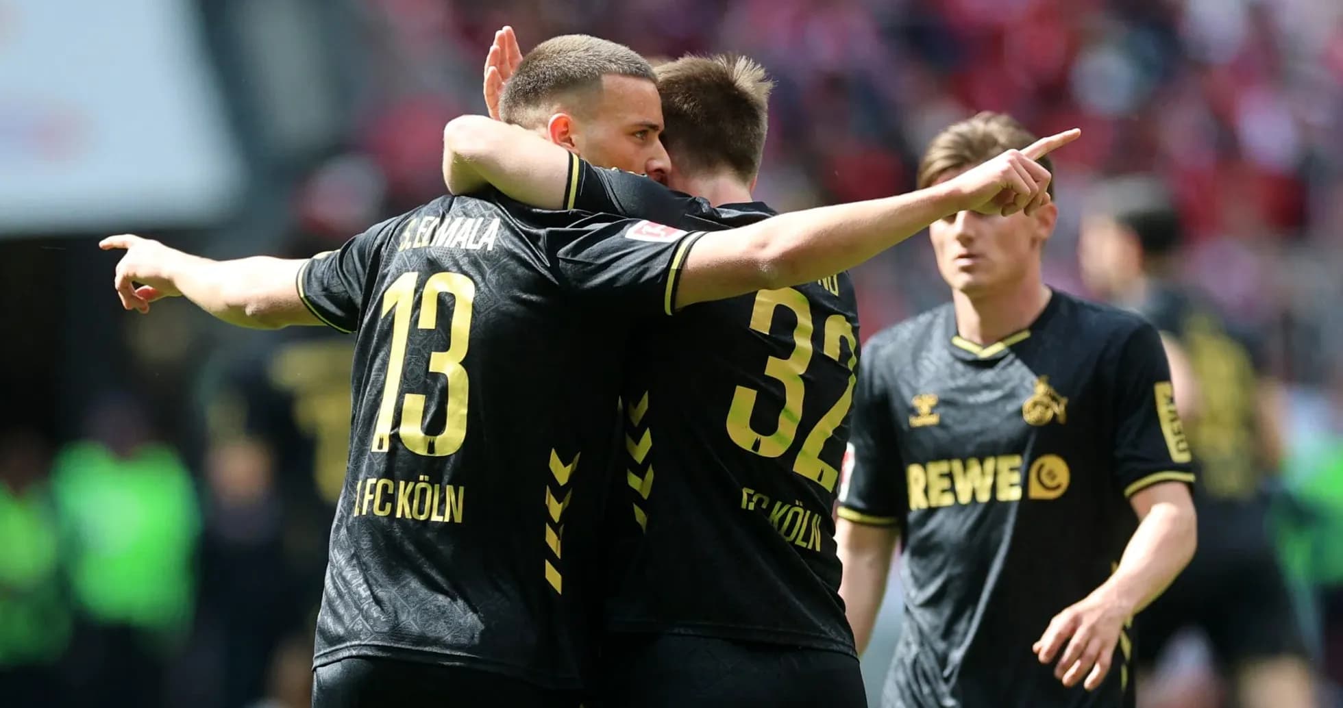 Jugadores de FC Köln celebrando un gol juntos
