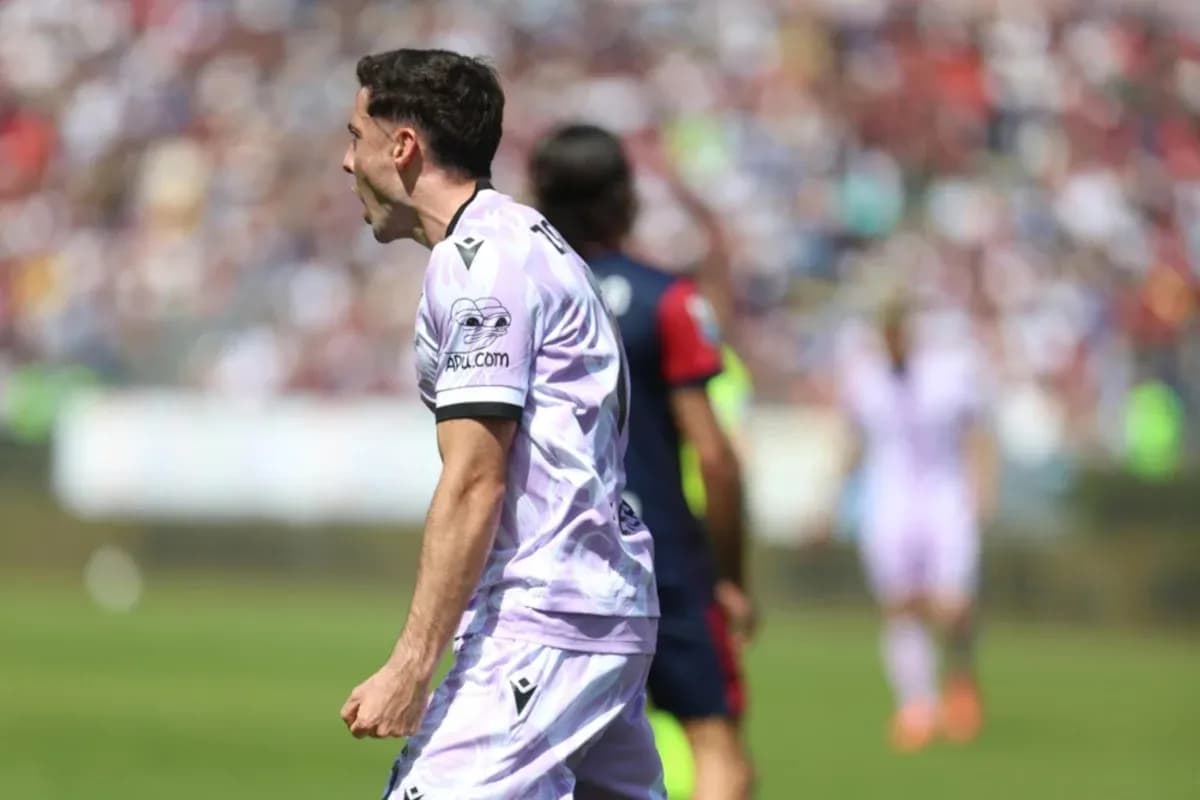 Jugador celebra un gol en el partido