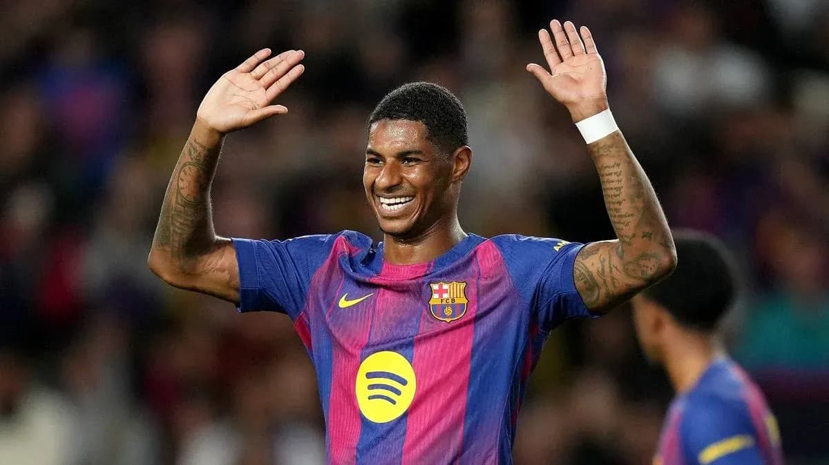 Jugador de Barcelona saludando al público durante partido