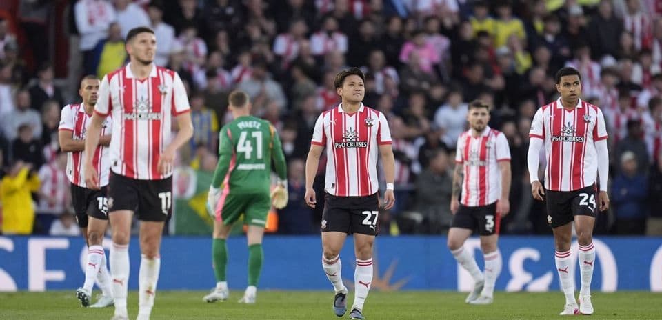 Jugadores de Southampton en el campo durante el partido