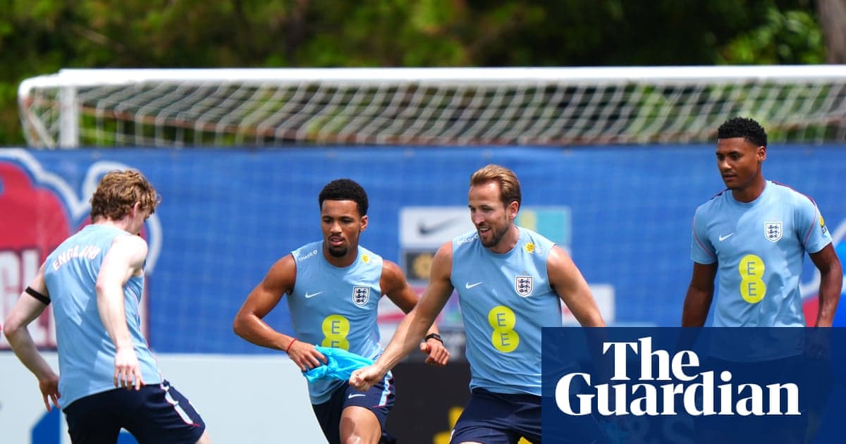 Jugadores de Inglaterra entrenando en el campo