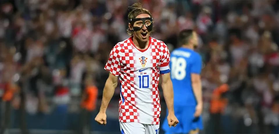 Jugador de Croacia celebra con camiseta a cuadros