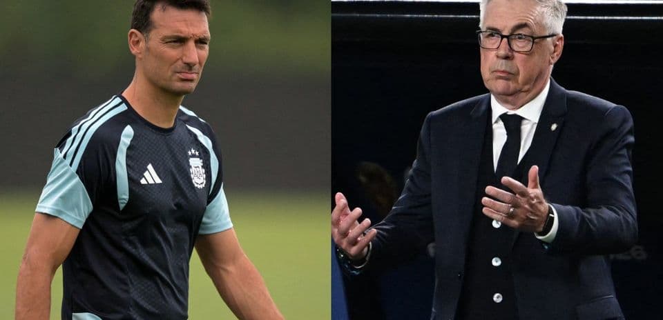 Entrenadores de fútbol en dos poses distintas
