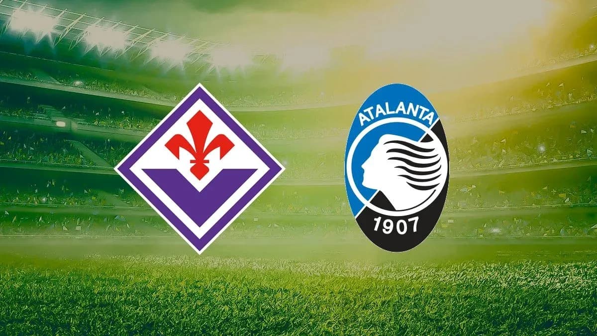 Logos de Fiorentina y Atalanta en el estadio