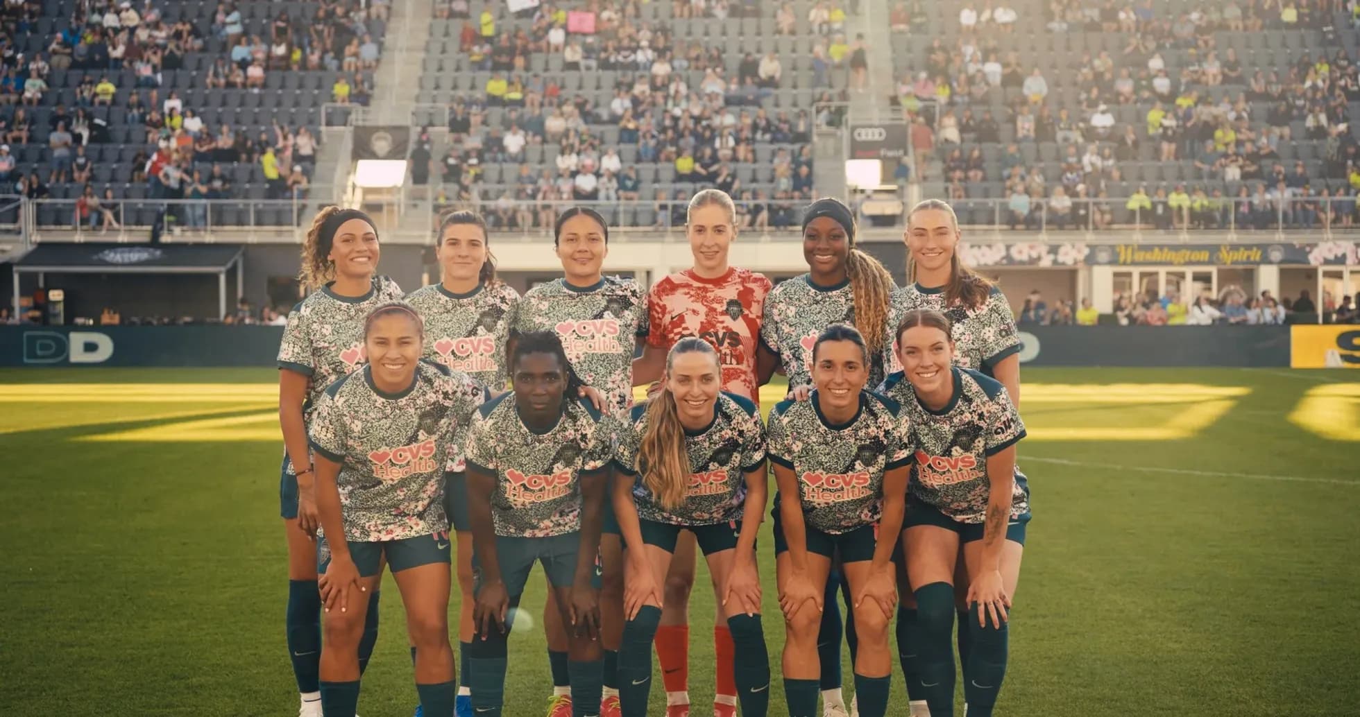 Equipo Washington Spirit posando en el campo