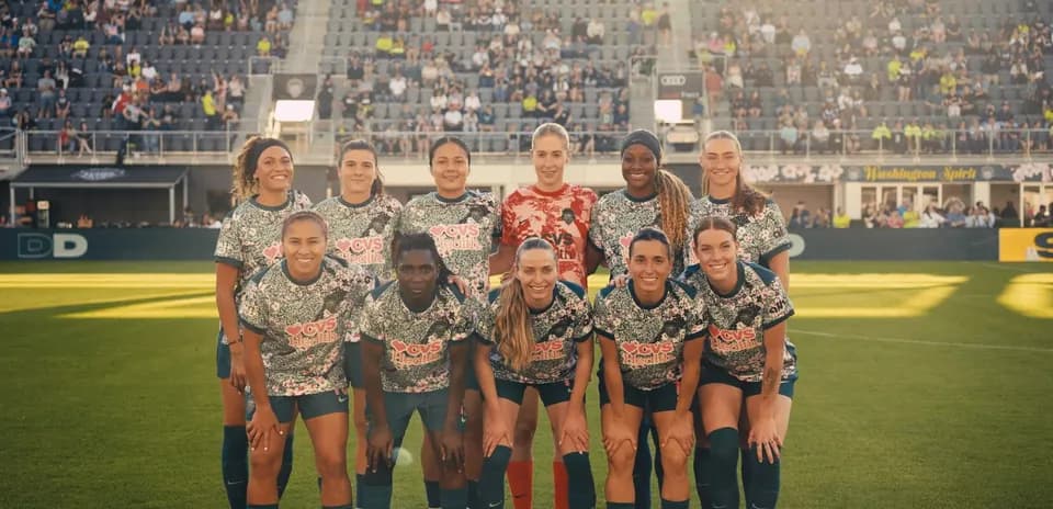 Equipo Washington Spirit posando en el campo