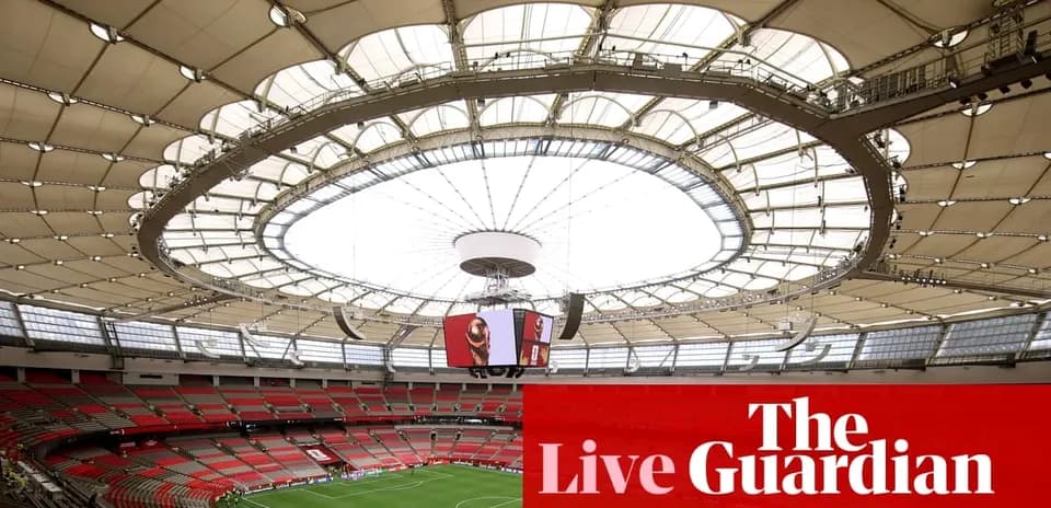 Vista del estadio con techo de diseño moderno