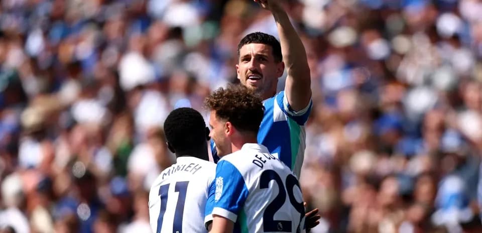 Jugadores de Brighton celebrando un gol