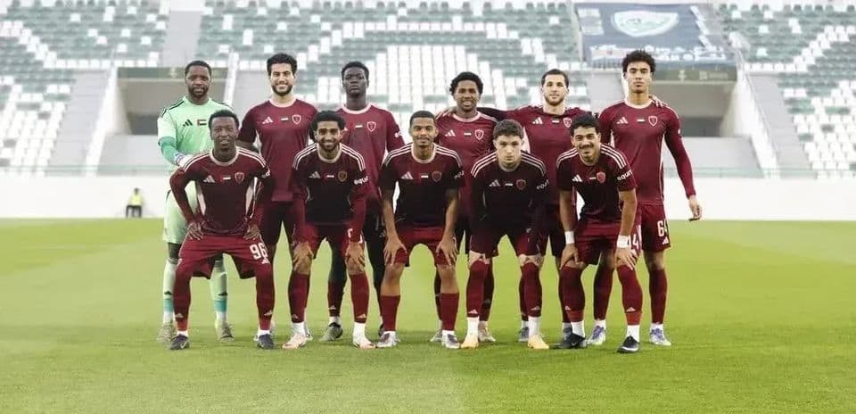 Jugadores de Al Wahda U23 posando en el campo