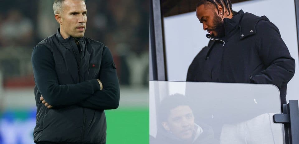 Entrenador y jugador observando desde el palco
