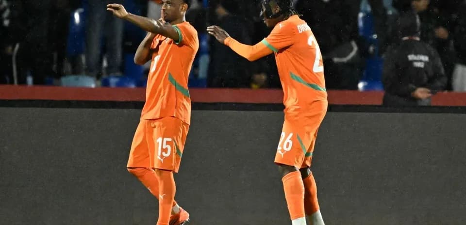 Jugadores de Costa de Marfil celebrando un gol