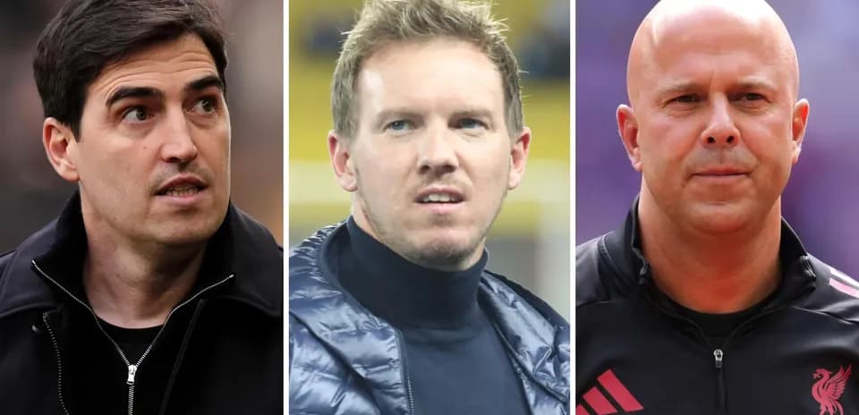 Tres entrenadores mirando al campo antes del partido