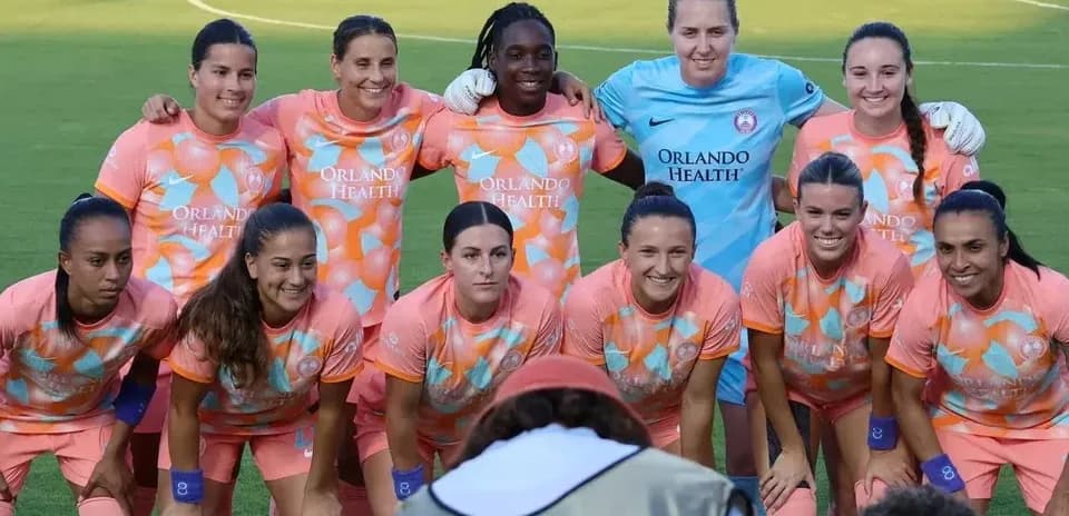 Equipo Orlando Pride posando antes del partido