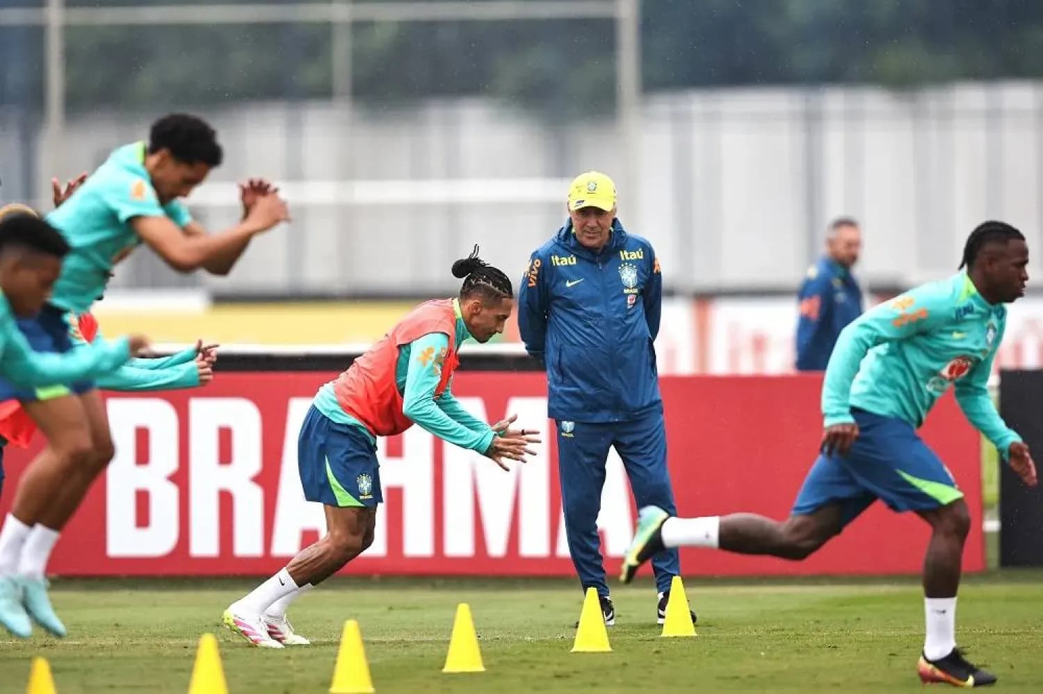Entrenamiento de jugadores de Brasil antes del partido