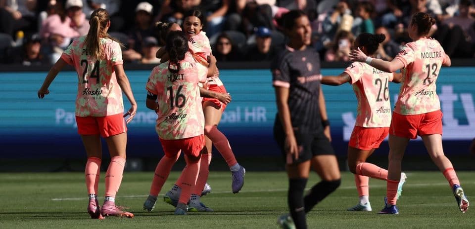 Jugadoras de Portland Thorns celebrando un gol