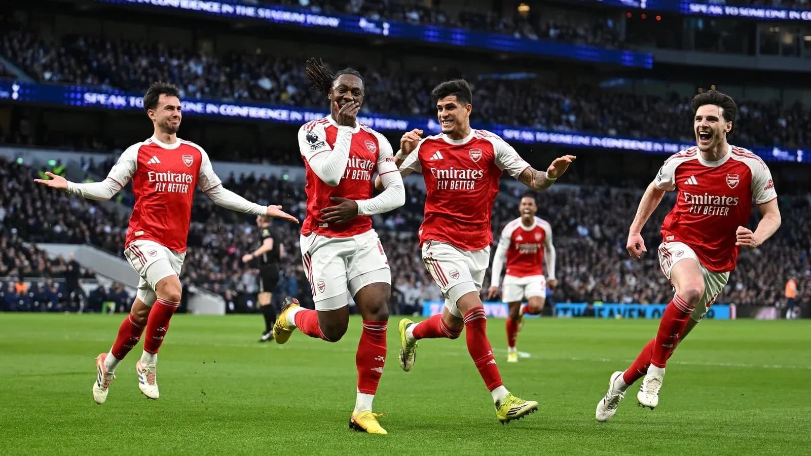 Jugadores del Arsenal celebrando un gol en el partido