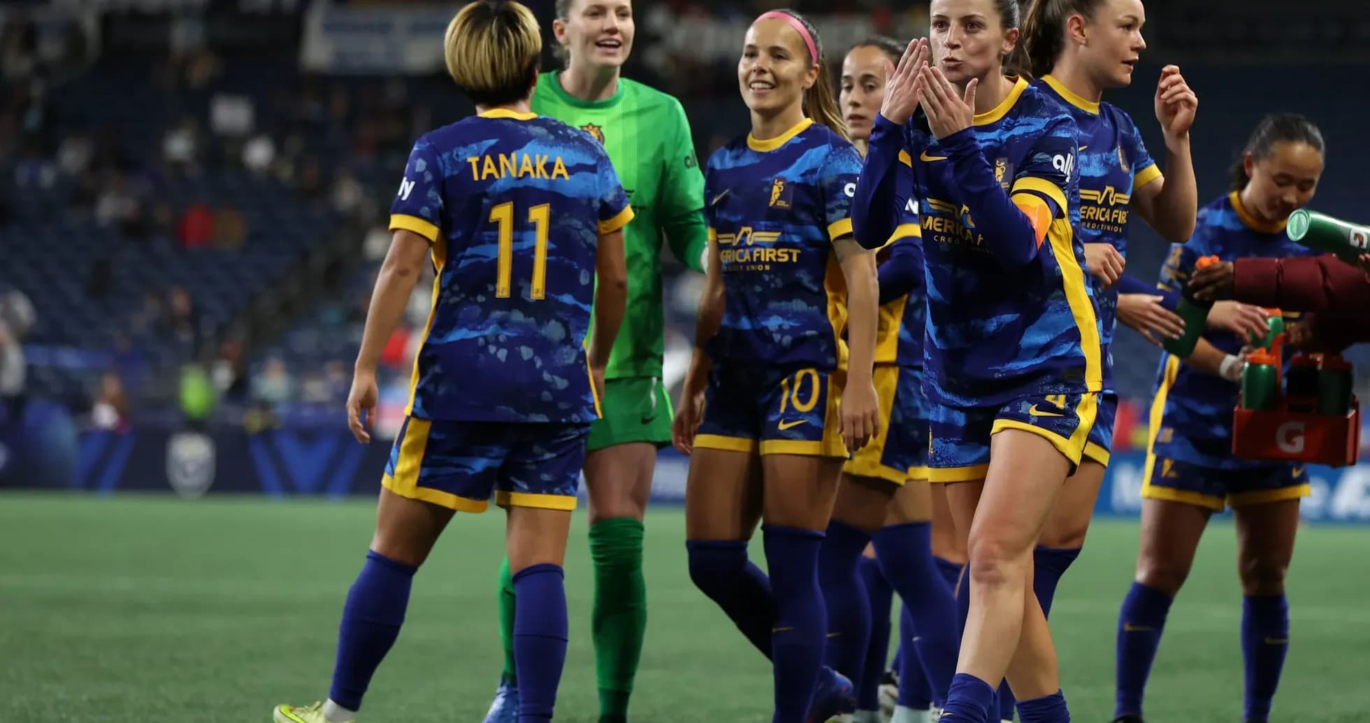 Jugadoras del Utah Royals celebrando en el campo Jugadoras del Utah Royals celebrando en el campo
