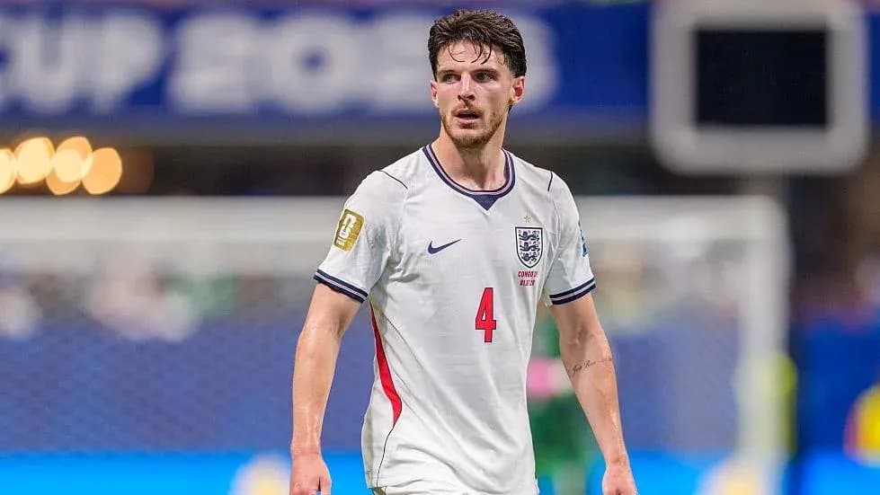 Jugador de Inglaterra en partido con camiseta blanca Jugador de Inglaterra en partido con camiseta blanca