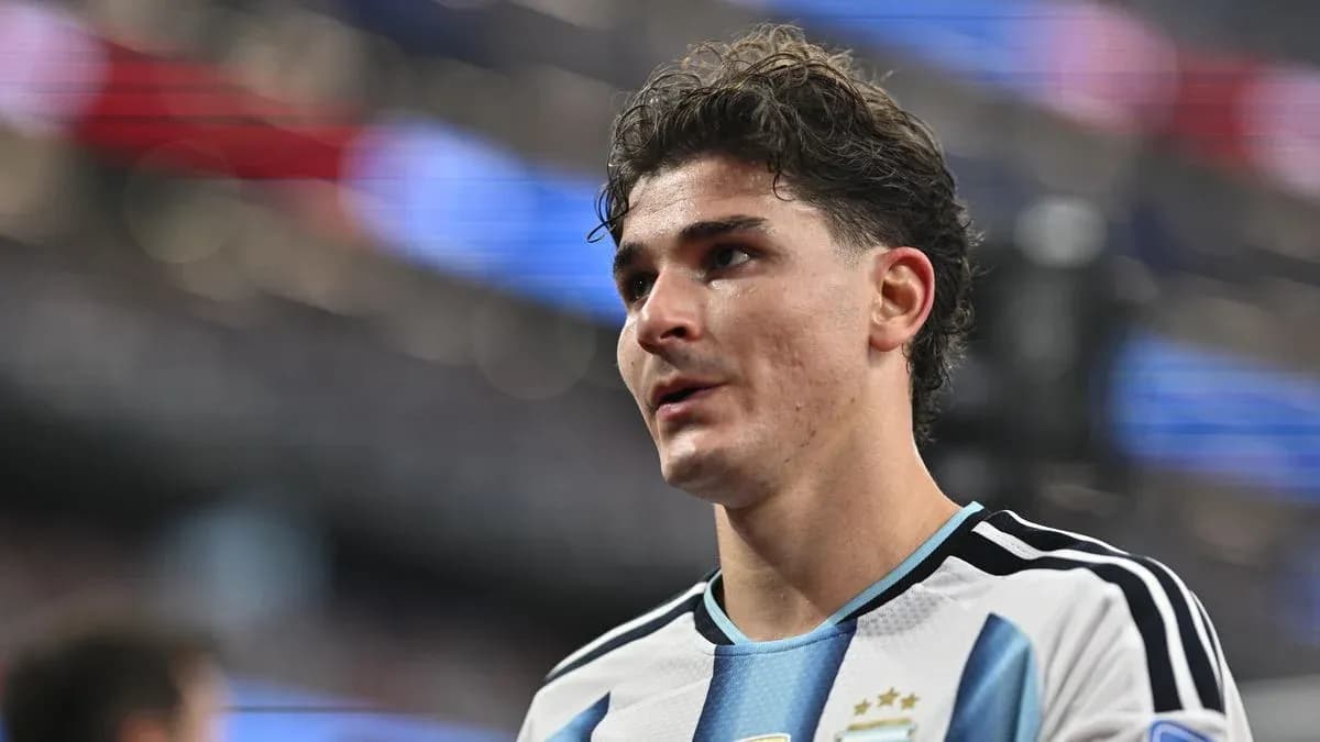 Jugador argentino en el campo durante el partido Jugador argentino en el campo durante el partido