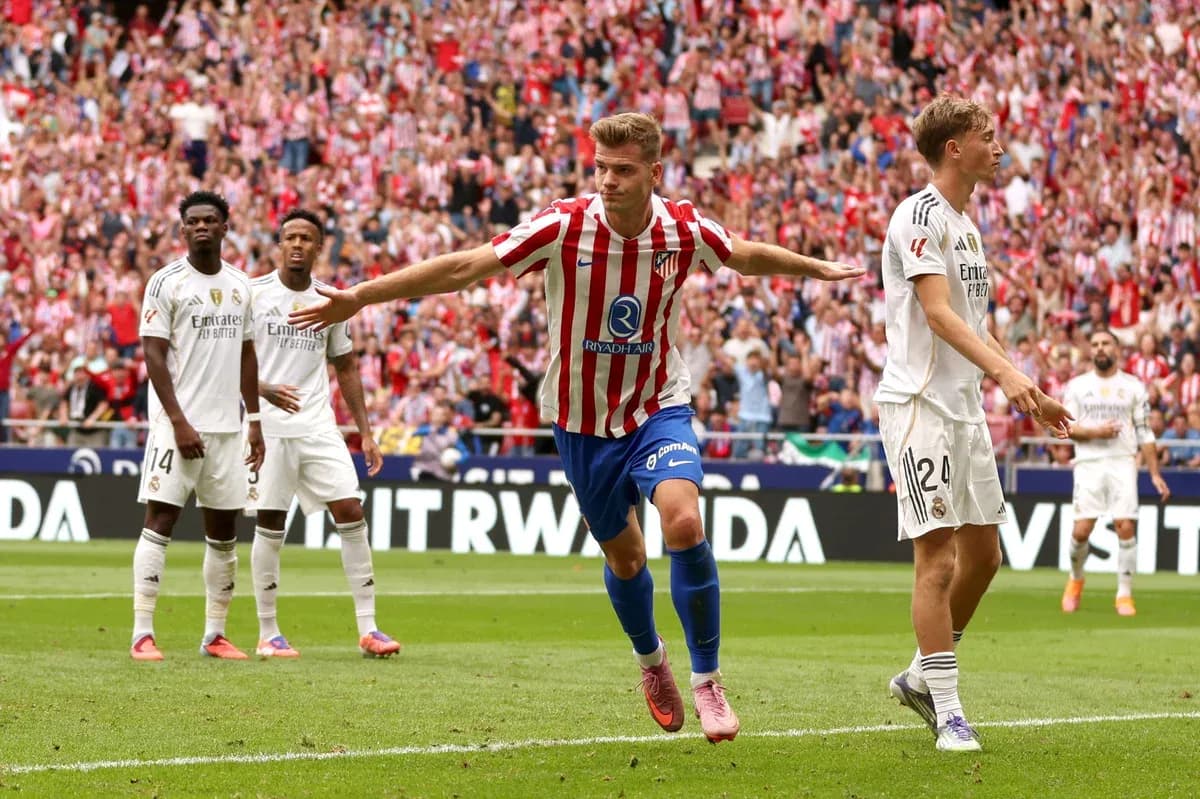 Jugador de Atlético celebrando un gol contra Real Madrid Jugador de Atlético celebrando un gol contra Real Madrid